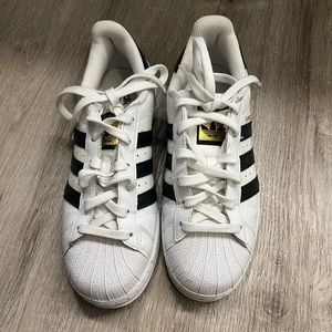 Men’s Adidas Superstar Tennis Shoes in Almost New Condition